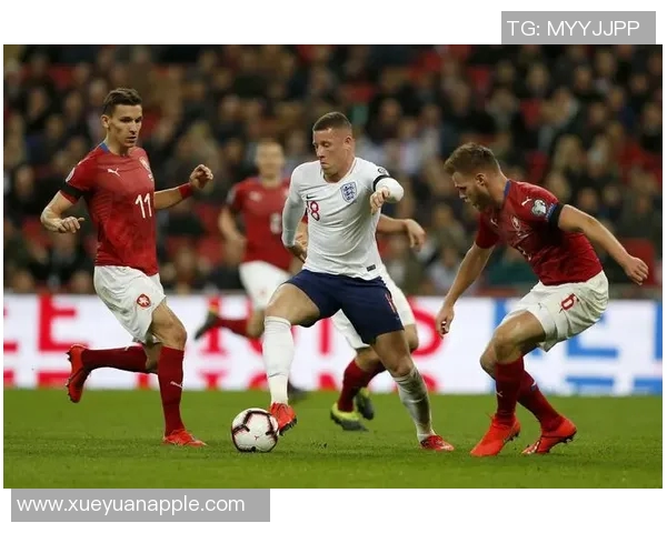 英格兰2-2战平乌克兰，斯特林最后时刻扳平比分，精彩对决引爆全场